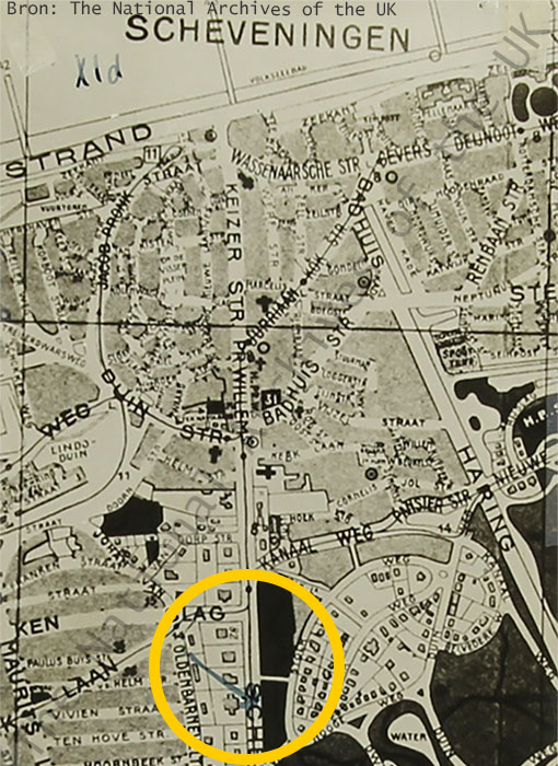 Stadsplattegrond waarop de locatie van de spionageschool foutief is aangegeven